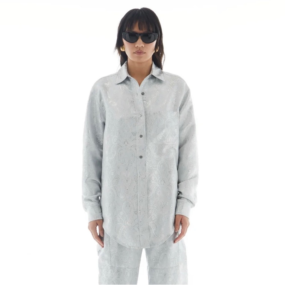 LBV BROCADE BUTTON DOWN SHIRT IN SILVER